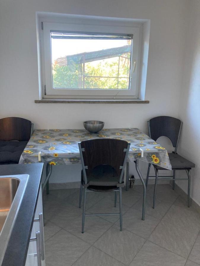 شقة لوسيا  في Apartma Mari المظهر الخارجي الصورة